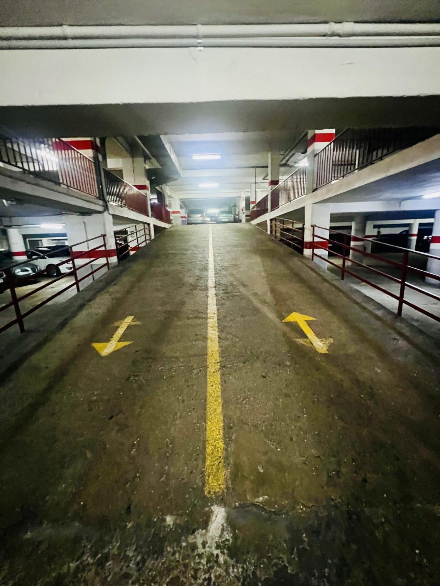 A Orillas Del Pilar Con Parking Сарагоса Екстериор снимка