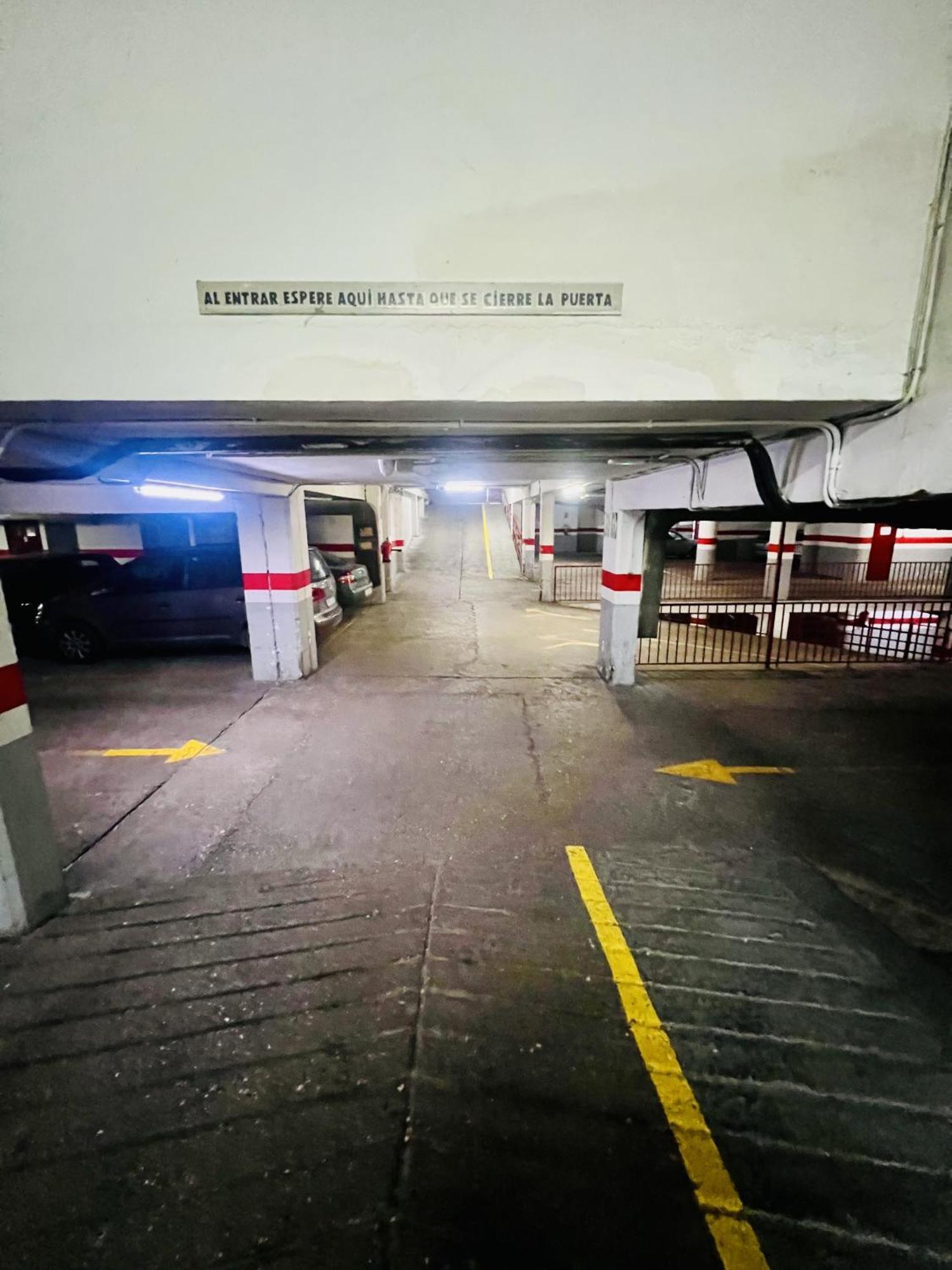 A Orillas Del Pilar Con Parking Сарагоса Екстериор снимка